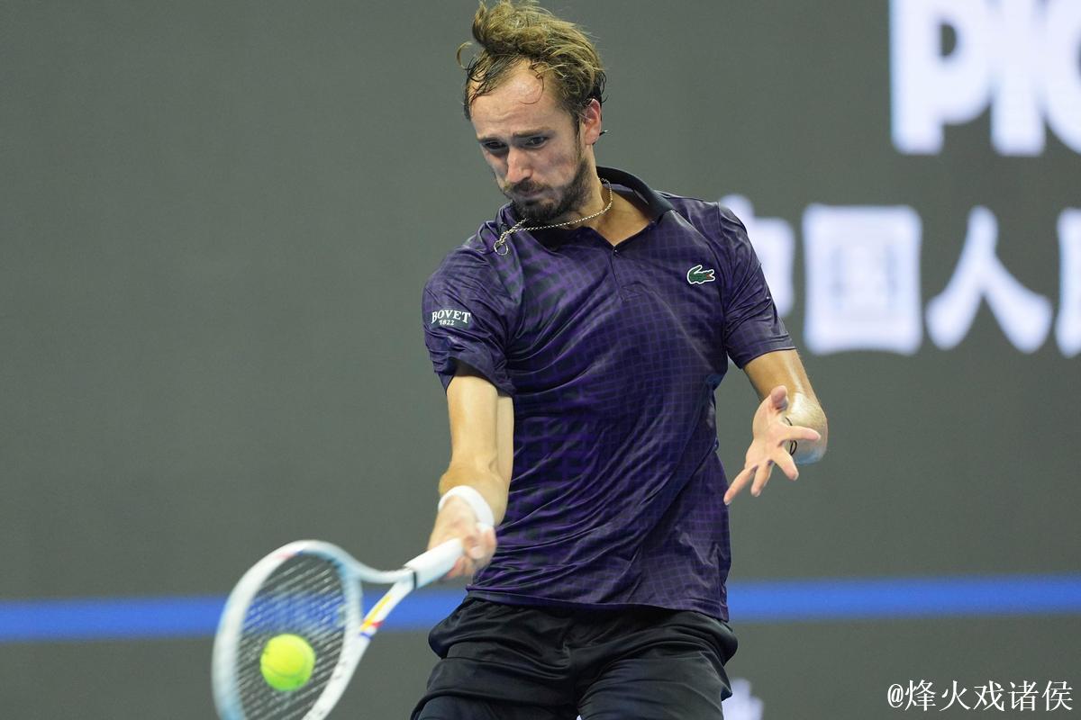 梅德韦杰夫决胜盘退赛 勒纳-钱生涯首进巡回赛决赛 梅德韦杰夫决胜盘退赛 勒纳-钱生涯首进巡回赛决赛